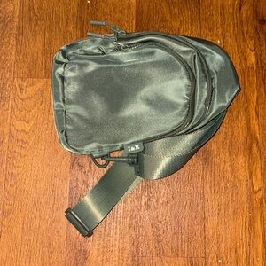 Green adjustable crossbody bag